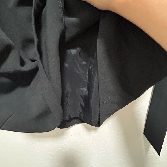 BCBG MAX AZRIA peplum skirt with belt - Picture 4 of 7